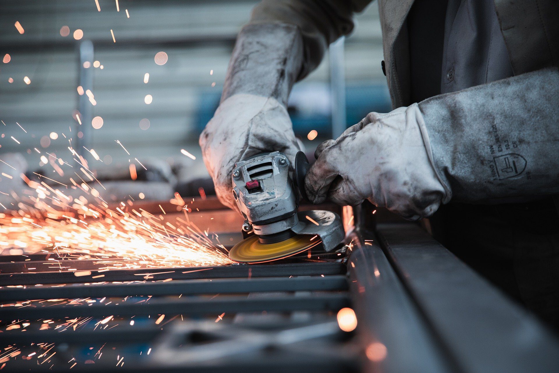 cropped-worker-5736096_1920.jpg